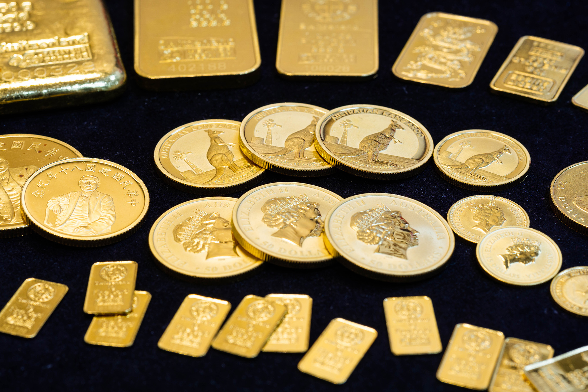 純度至上：24K楓葉金幣（.9999）與22K鷹揚金幣，哪款在回收時能為您帶來更高價值？ - 和豐商行